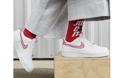 Top 10 đôi giày sneaker đẹp nhất diện Tết 2024