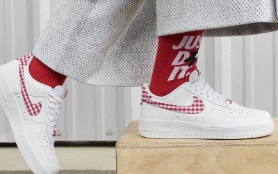 Top 10 đôi giày sneaker đẹp nhất diện Tết 2024 Top 10 đôi giày sneaker đẹp nhất diện Tết 2024