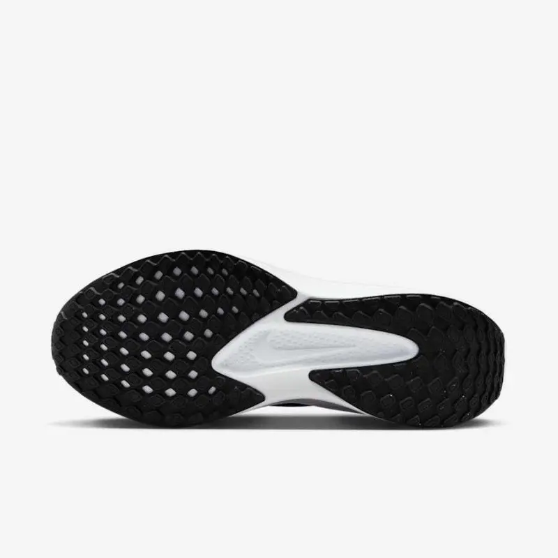 Giày Nike Quest 6 Nữ- Đen Trắng Giày Nike Quest 6 Nữ- Đen Trắng