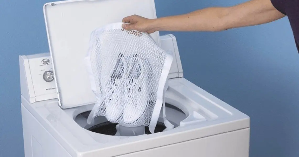 Tiết kiệm thời gian và công sức: Hướng dẫn cách làm sạch giày đơn giản tại nhà Tiết kiệm thời gian và công sức: Hướng dẫn cách làm sạch giày đơn giản tại nhà