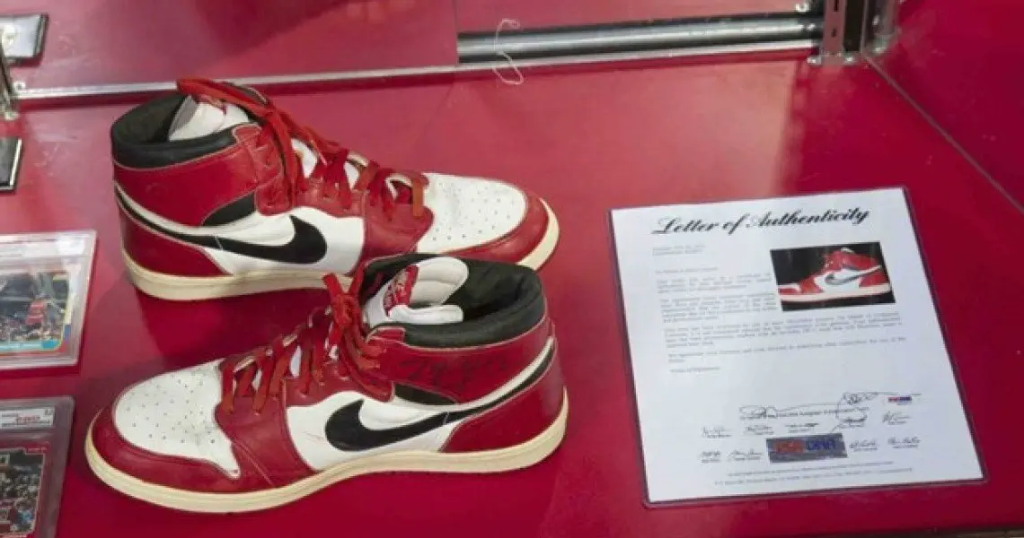Top 10 đôi giày sneaker đắt nhất mọi thời đại Top 10 đôi giày sneaker đắt nhất mọi thời đại