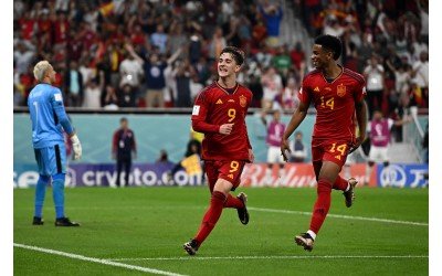Những siêu phẩm giày bóng đá đốt cháy sân cỏ World Cup 2022