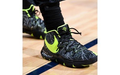 LeBron James đã sử dụng những đôi giày nào trong các trận đấu?