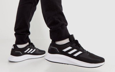 TOP 7 đôi giày đi bộ chính hãng bạn nên mua ngay TOP 7 đôi giày đi bộ chính hãng bạn nên mua ngay