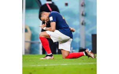 Cầu thủ nổi tiếng - Kylian Mbappe mang giày đá bóng gì năm 2022?