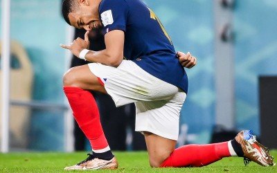 Cầu thủ nổi tiếng - Kylian Mbappe mang giày đá bóng gì năm 2022? Cầu thủ nổi tiếng - Kylian Mbappe mang giày đá bóng gì năm 2022?