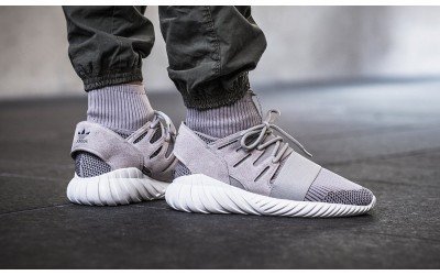 Top 10 đôi giày Adidas Tubular đẹp nhất mọi thời đại