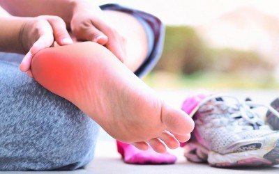 Mẹo đeo giày mới thoải mái mà không bị đau chân Mẹo đeo giày mới thoải mái mà không bị đau chân
