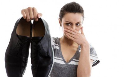 Cách khử mùi đơn giản cho giày Cách khử mùi đơn giản cho giày